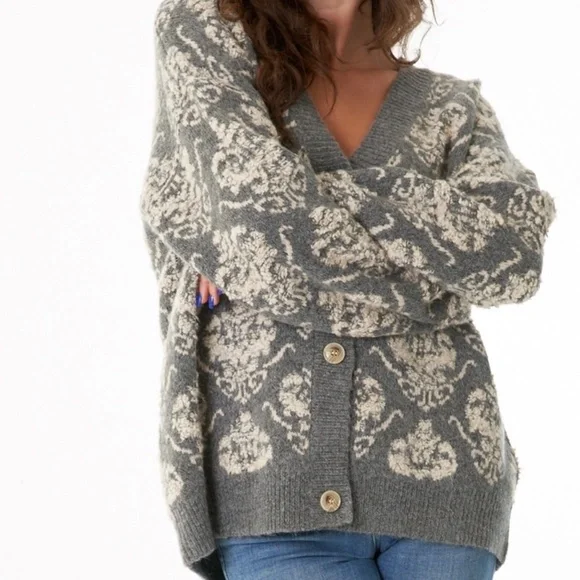 En Créme V-Neck Button Down Sweater Cardigan Success - Picture 3 of 4